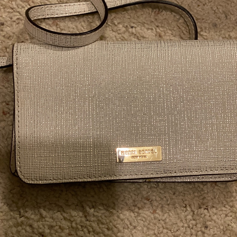 Henri Bendel white with gold crossbody wallet. Casual or dressy!
